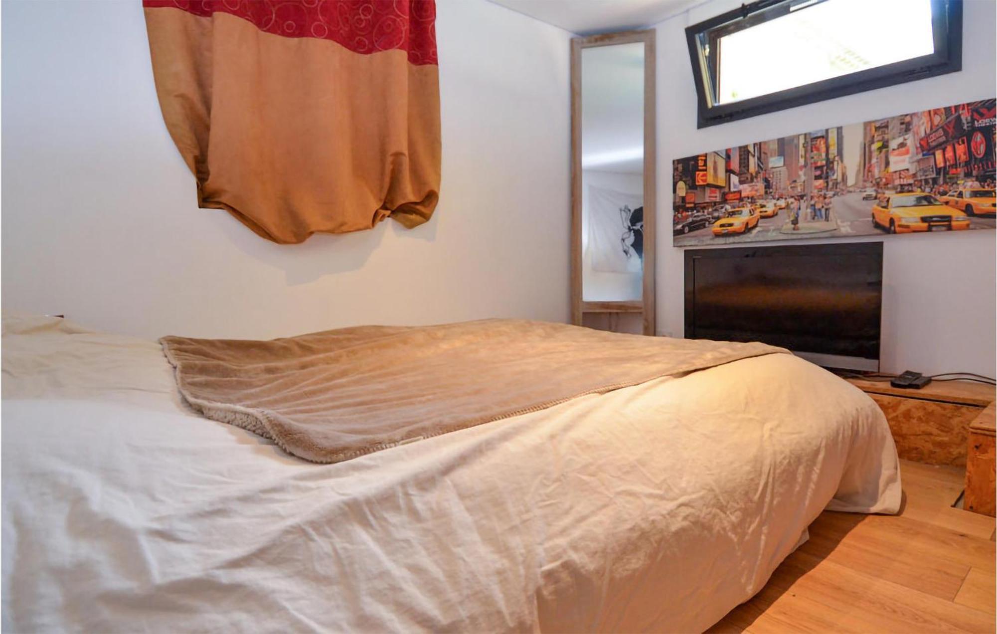 Awesome Apartment In Pujaut With Swimming Pool Kültér fotó